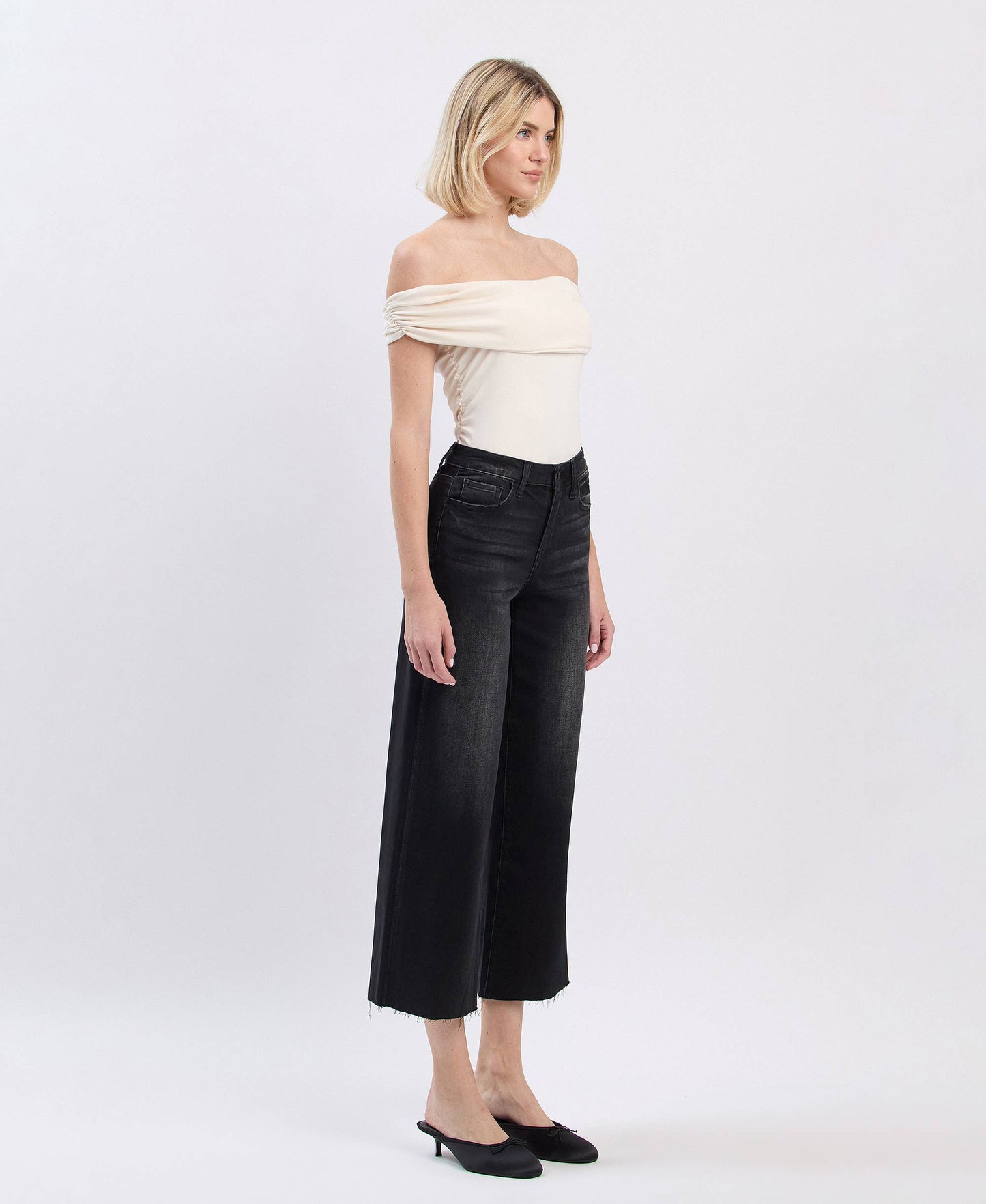 HIGH RISE CLEAN CUT RAW HEM CROP SLIM WIDE JEANs