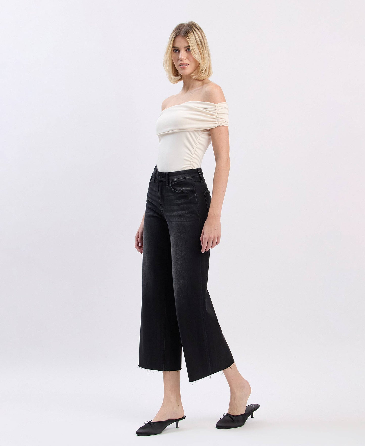 HIGH RISE CLEAN CUT RAW HEM CROP SLIM WIDE JEANs