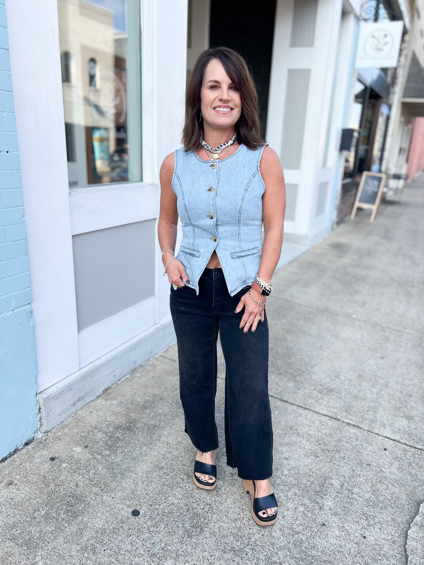 HIGH RISE CLEAN CUT RAW HEM CROP SLIM WIDE JEANs