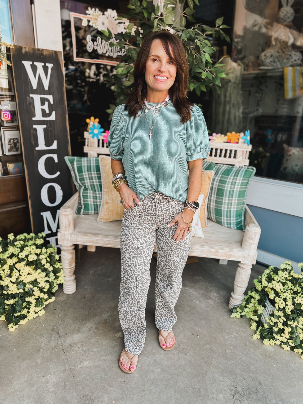 HIGH RISE LEOPARD PRINT UTILITY BARREL JEANS