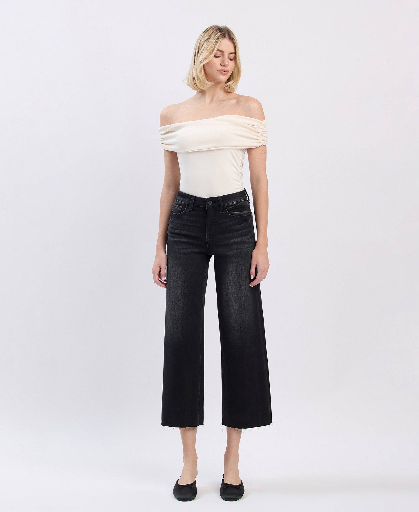 HIGH RISE CLEAN CUT RAW HEM CROP SLIM WIDE JEANs